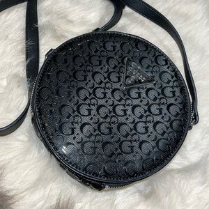 GUESS round crossover/shoulder cling purse